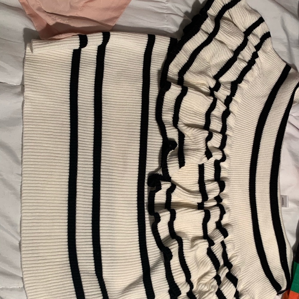 Short sleeve black white striped top size large